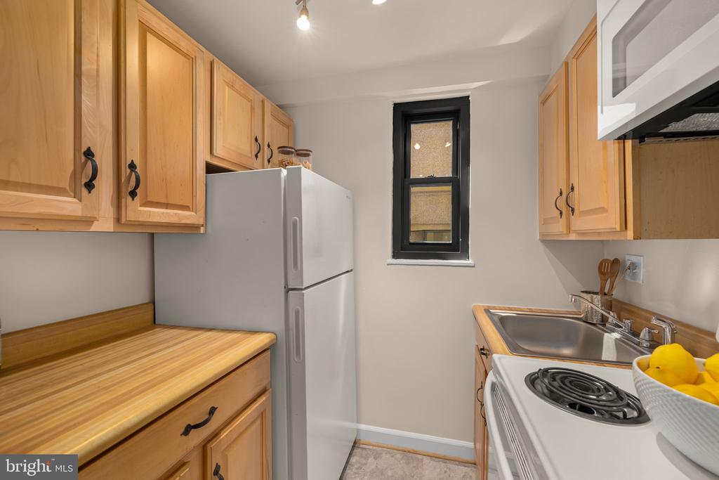 2141 I STREET NW Unit: 402