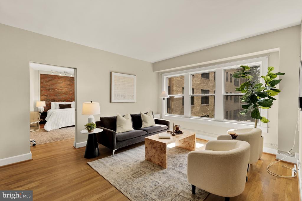 3901 CATHEDRAL AVENUE NW Unit: 220