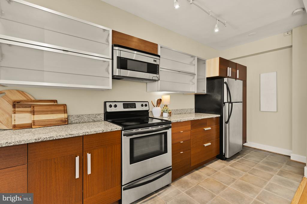 3901 CATHEDRAL AVENUE NW Unit: 220