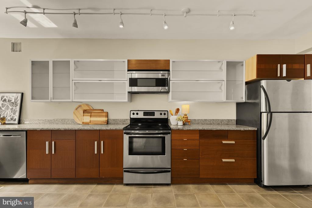 3901 CATHEDRAL AVENUE NW Unit: 220