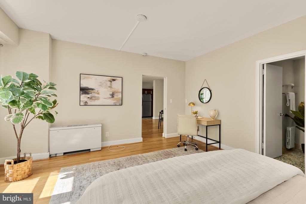 3901 CATHEDRAL AVENUE NW Unit: 220