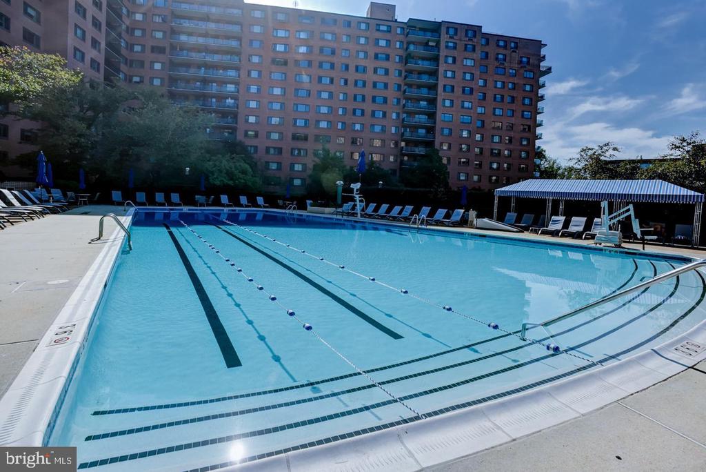 4201 CATHEDRAL AVENUE NW Unit: 306E
