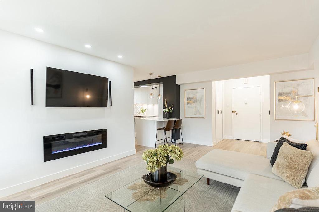 4201 CATHEDRAL AVENUE NW Unit: 306E