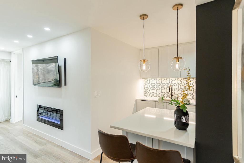 4201 CATHEDRAL AVENUE NW Unit: 306E