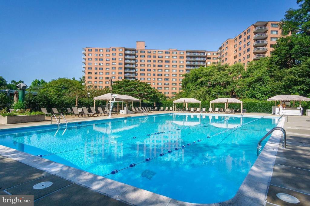 4201 CATHEDRAL AVENUE NW Unit: 306E