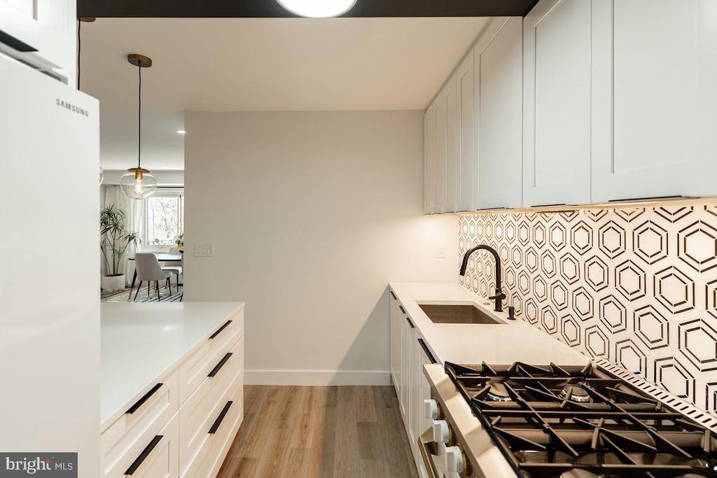 4201 CATHEDRAL AVENUE NW Unit: 306E
