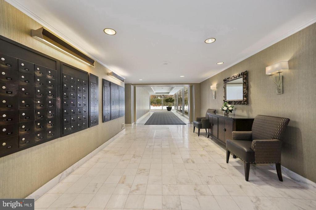 4201 CATHEDRAL AVENUE NW Unit: 306E