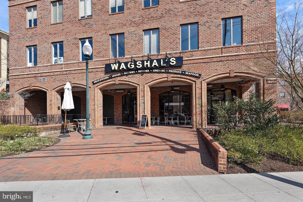 4201 CATHEDRAL AVENUE NW Unit: 306E