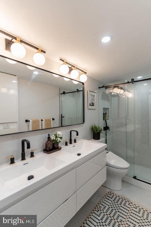 4201 CATHEDRAL AVENUE NW Unit: 306E