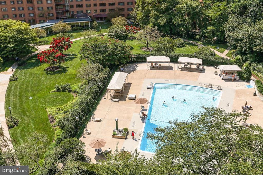 4201 CATHEDRAL AVENUE NW Unit: 306E