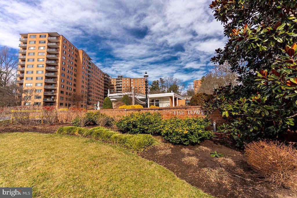 4201 CATHEDRAL AVENUE NW Unit: 306E