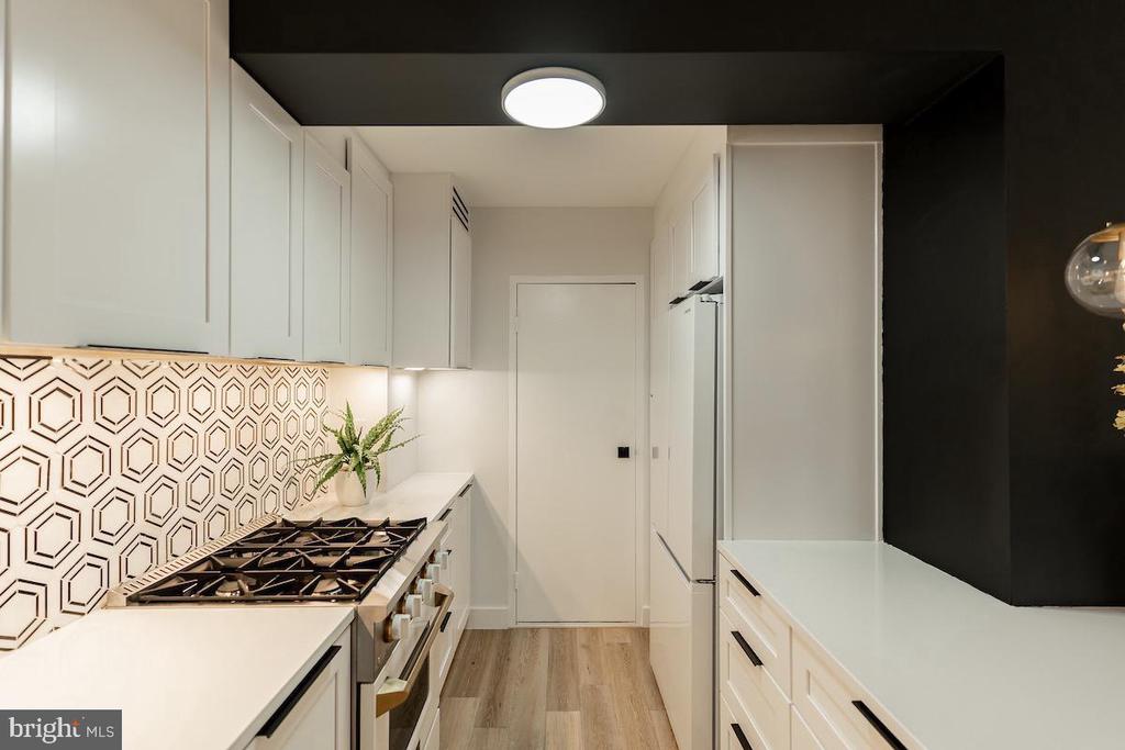 4201 CATHEDRAL AVENUE NW Unit: 306E