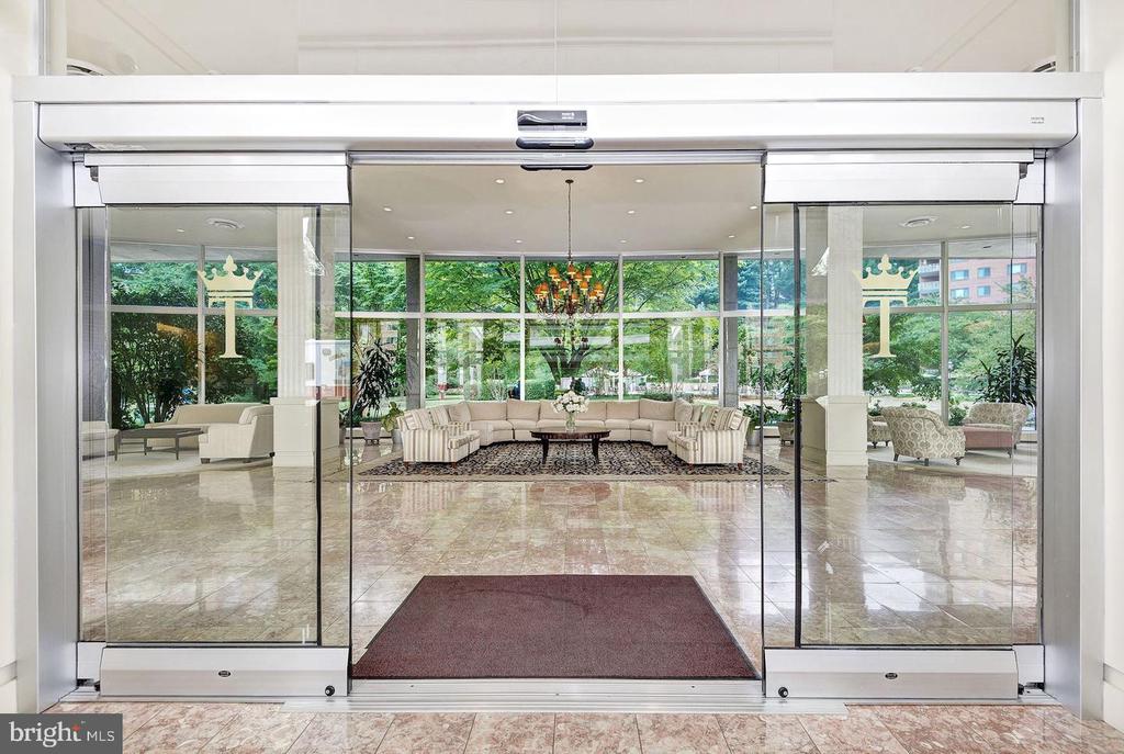 4201 CATHEDRAL AVENUE NW Unit: 306E