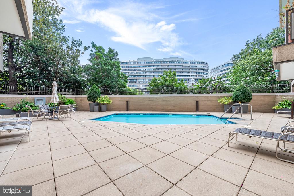 800 25TH STREET NW Unit: 1001