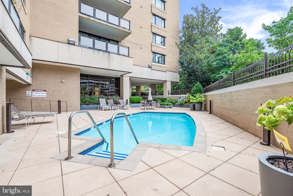 800 25TH STREET NW Unit: 1001