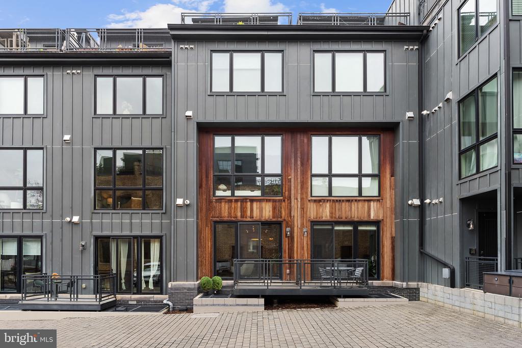 770 GIRARD STREET NW Unit: 1E
