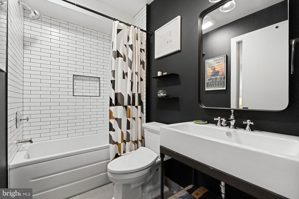 770 GIRARD STREET NW Unit: 1E