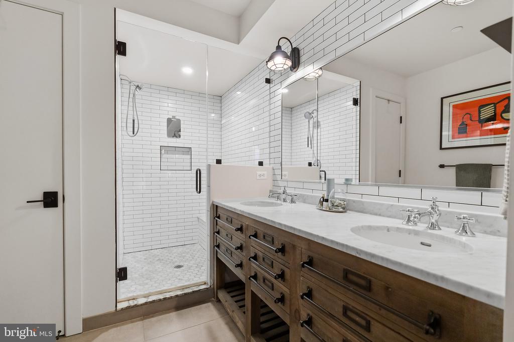 770 GIRARD STREET NW Unit: 1E