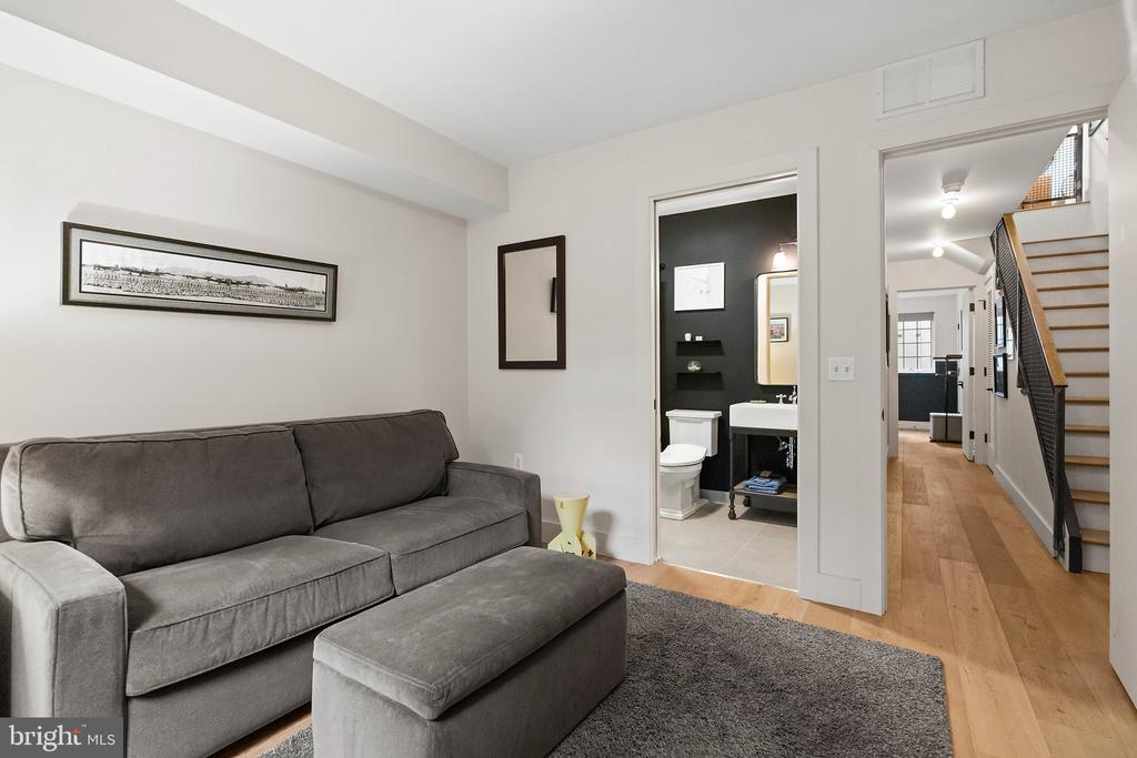 770 GIRARD STREET NW Unit: 1E