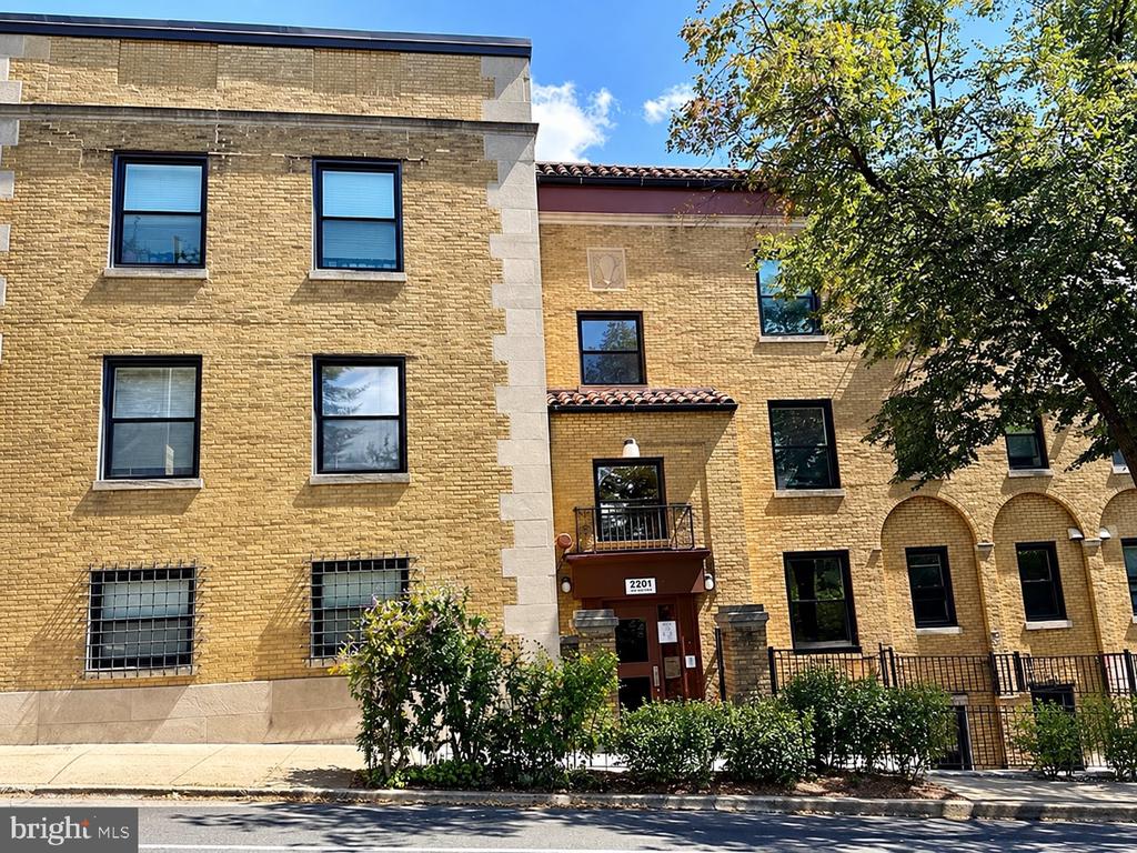 2201 15TH STREET NW Unit: 303