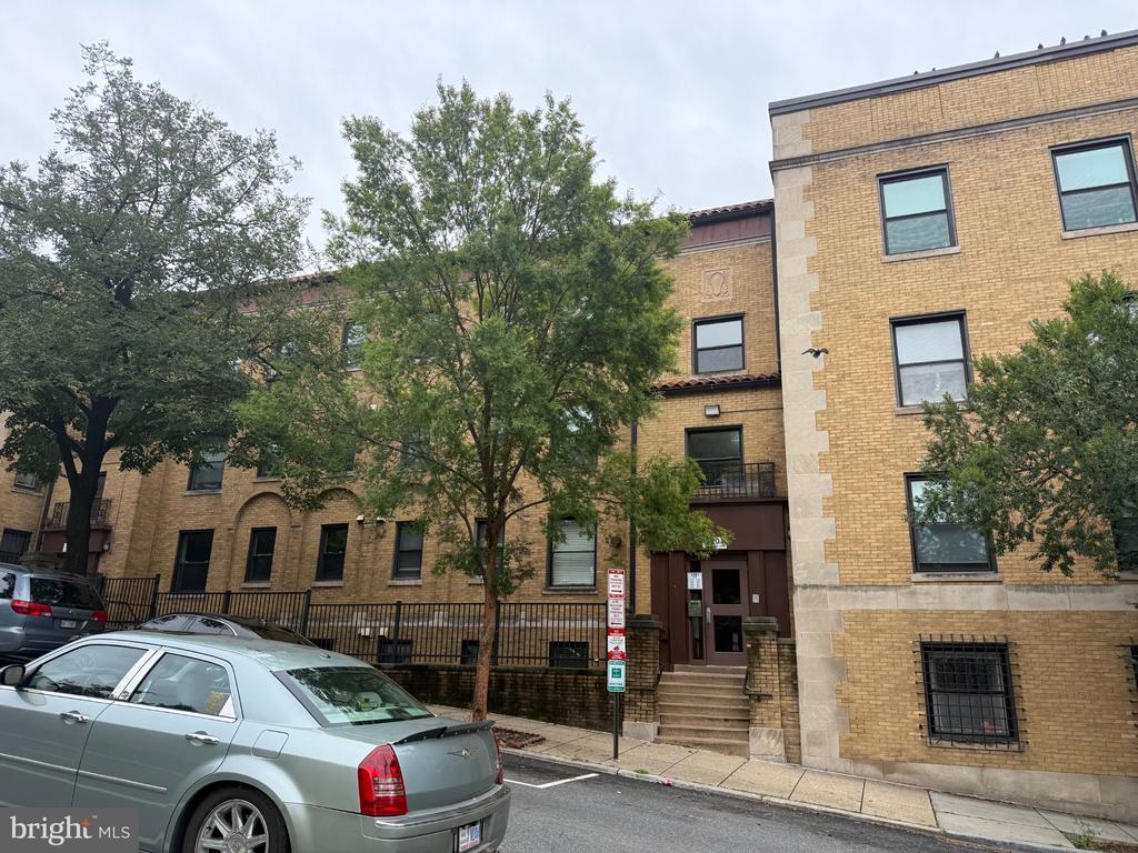 2201 15TH STREET NW Unit: 303