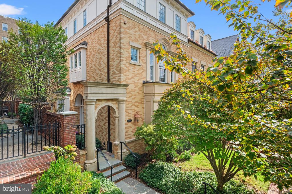 2995 38TH STREET NW