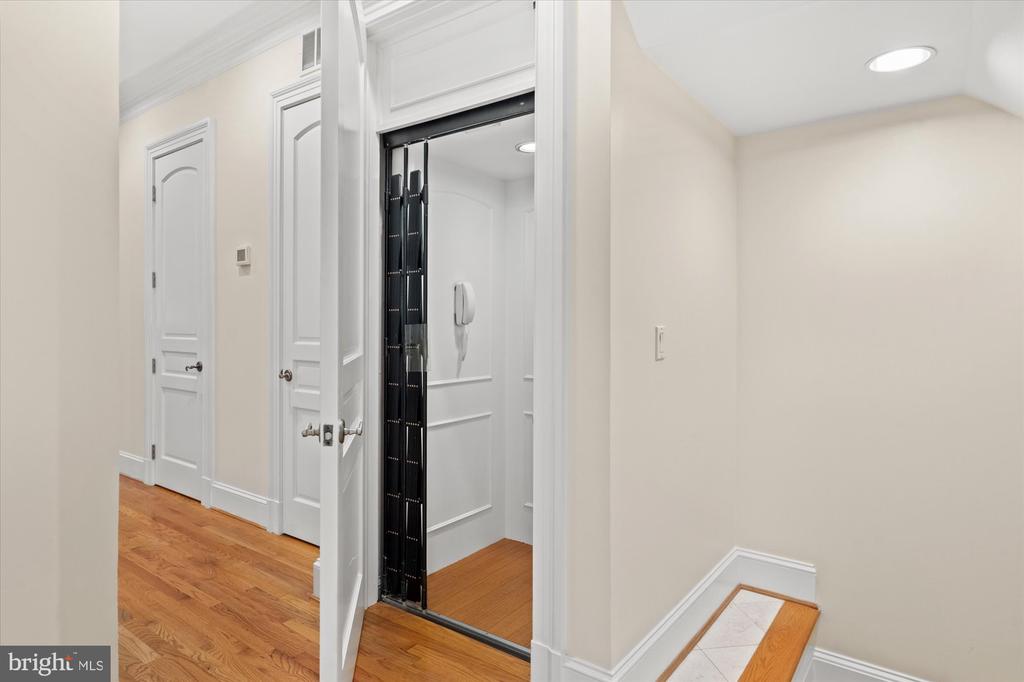 2995 38TH STREET NW