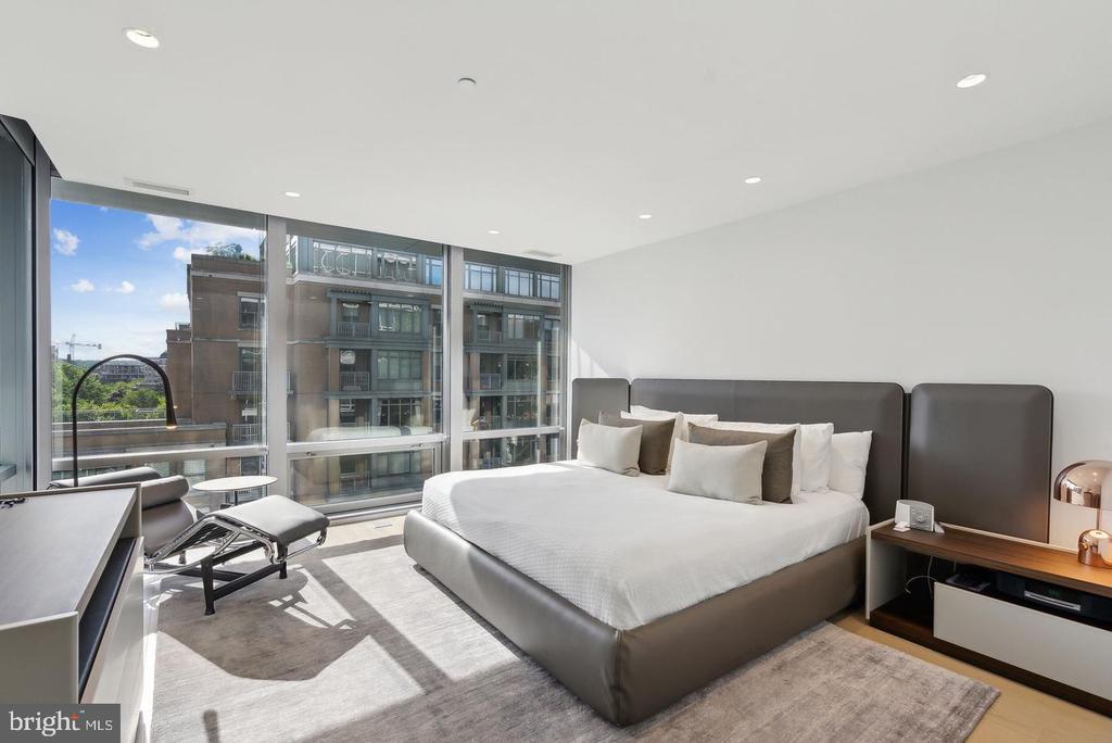 1111 24TH STREET NW Unit: 53