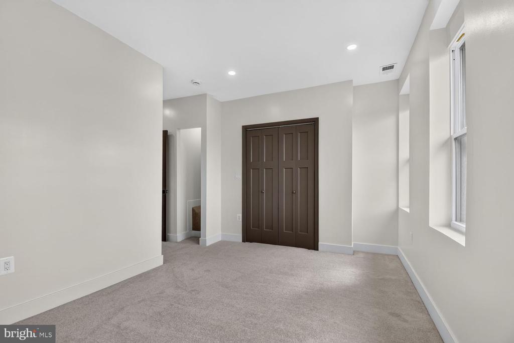 829 LONGFELLOW STREET NW