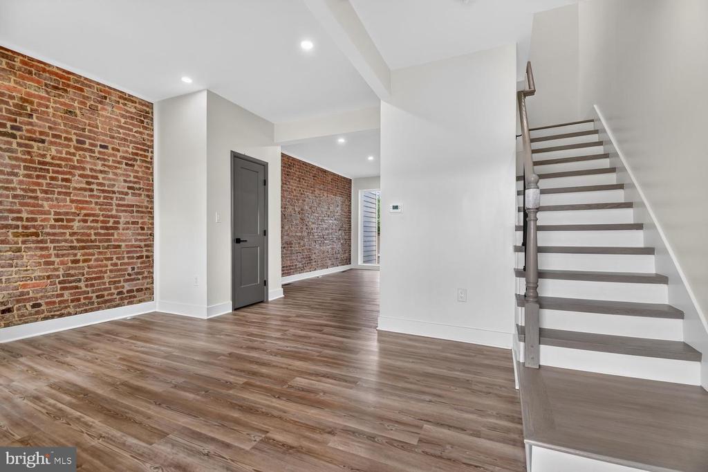 829 LONGFELLOW STREET NW