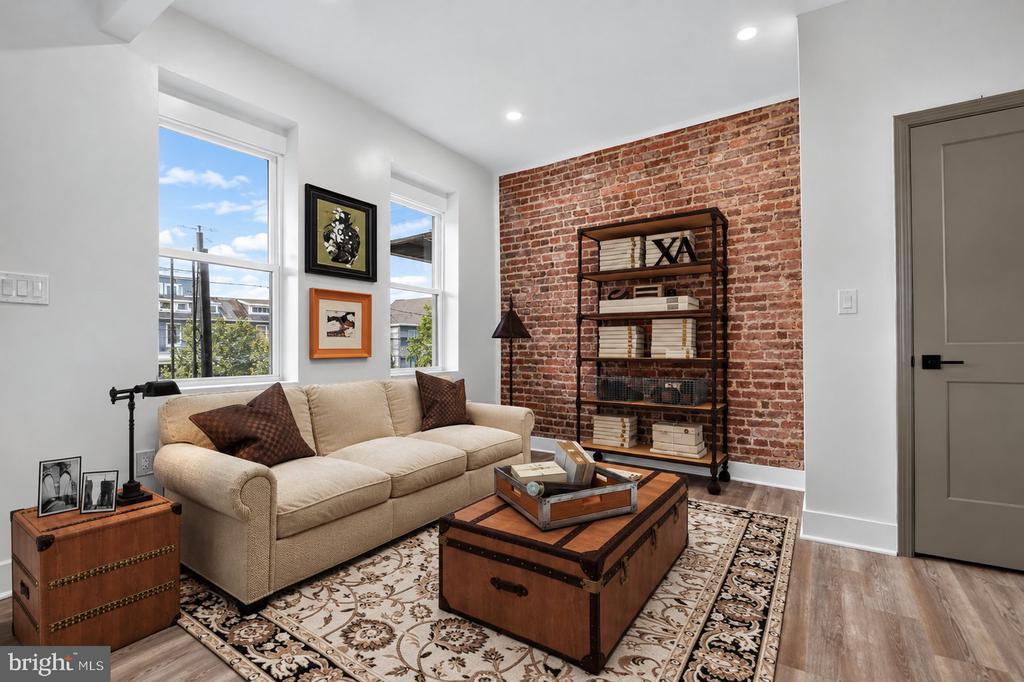 829 LONGFELLOW STREET NW