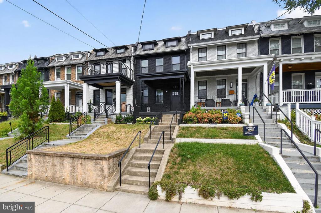829 LONGFELLOW STREET NW