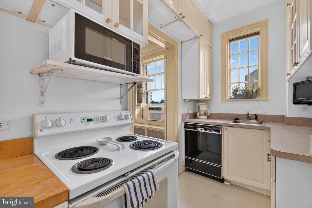 1901 NW WYOMING AVENUE NW Unit: 52