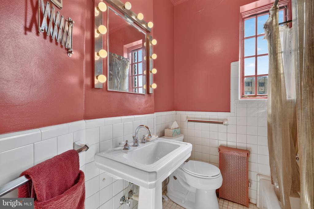 1901 NW WYOMING AVENUE NW Unit: 52