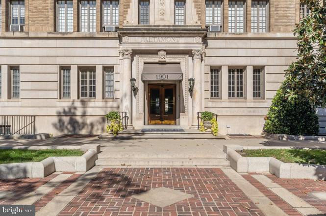 1901 NW WYOMING AVENUE NW Unit: 52