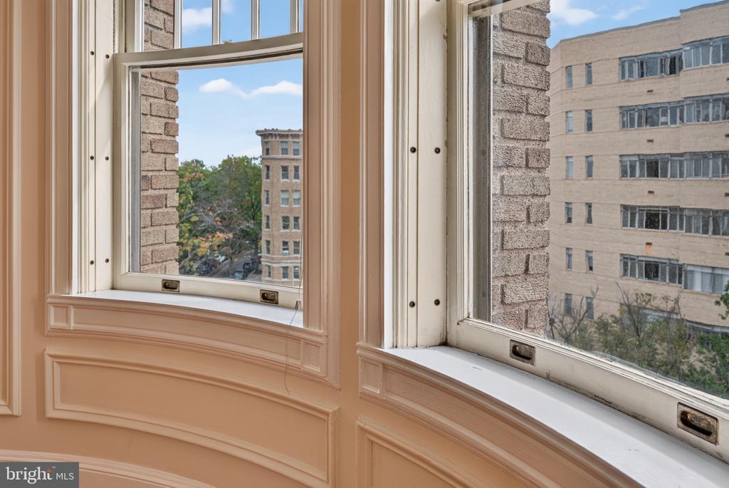 1901 NW WYOMING AVENUE NW Unit: 52