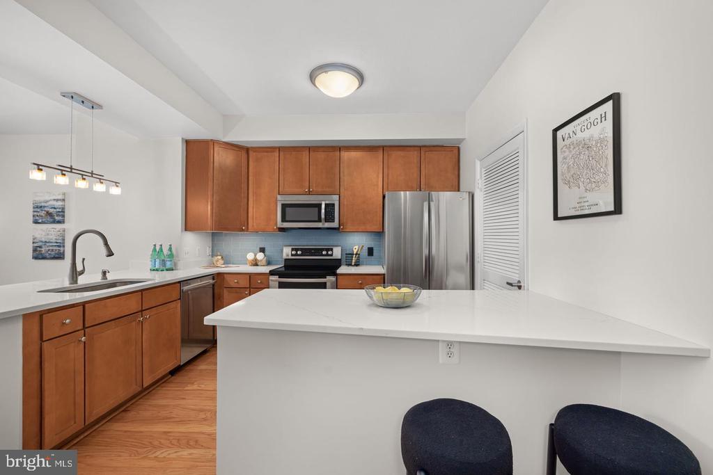400 MASSACHUSETTS AVENUE NW Unit: 1012