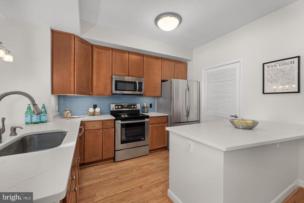 400 MASSACHUSETTS AVENUE NW Unit: 1012