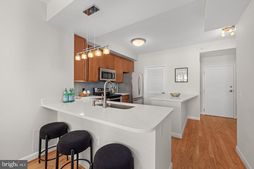 400 MASSACHUSETTS AVENUE NW Unit: 1012