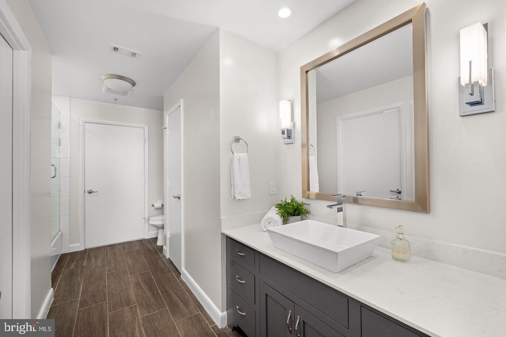 400 MASSACHUSETTS AVENUE NW Unit: 1012