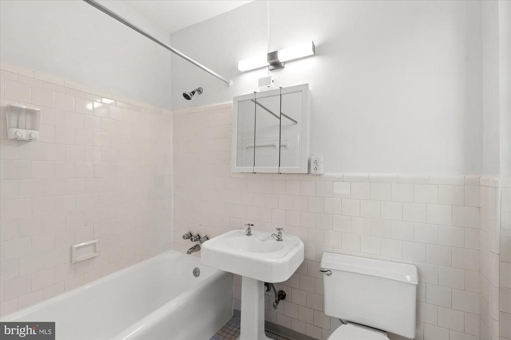 2456 20TH STREET NW Unit: 303