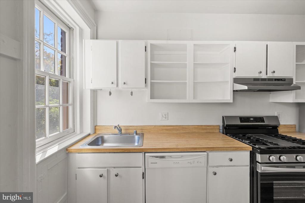 2456 20TH STREET NW Unit: 303