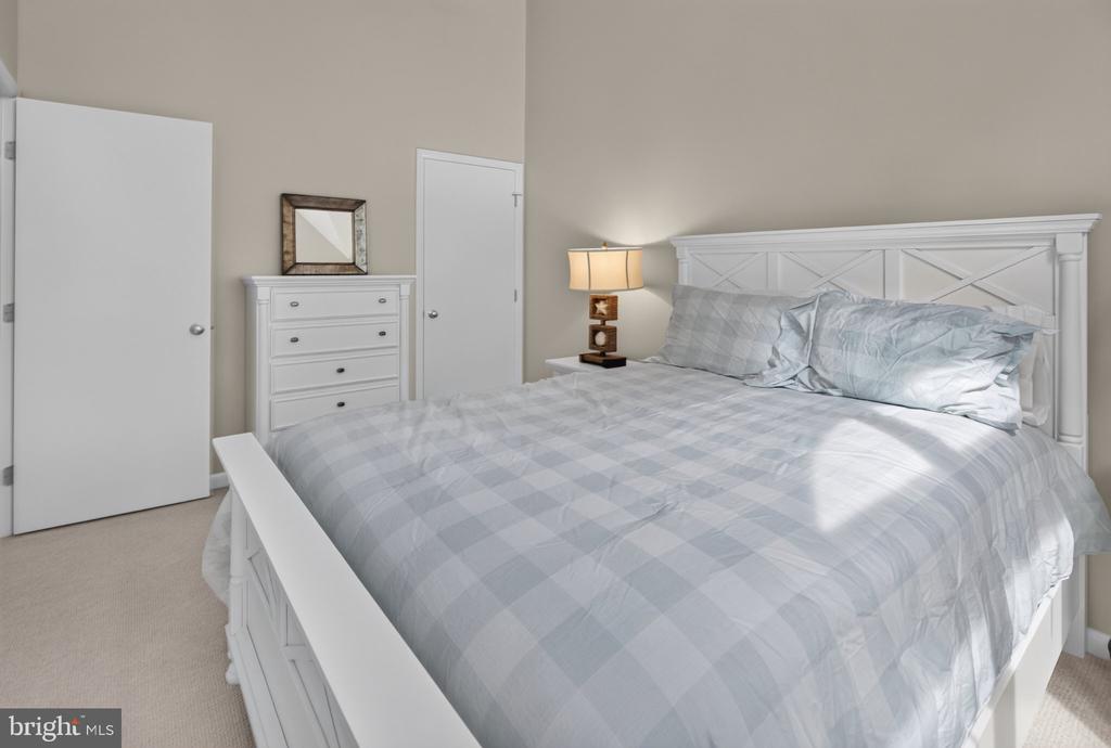20898 EAST DRIVE Unit: 553