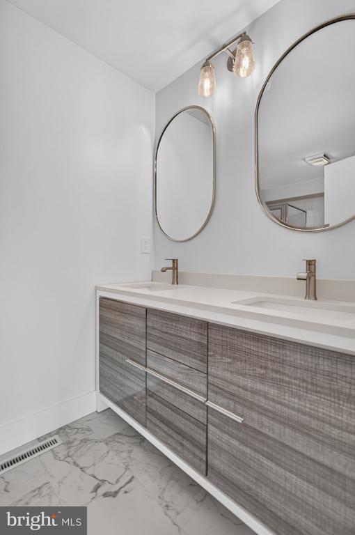 20898 EAST DRIVE Unit: 553