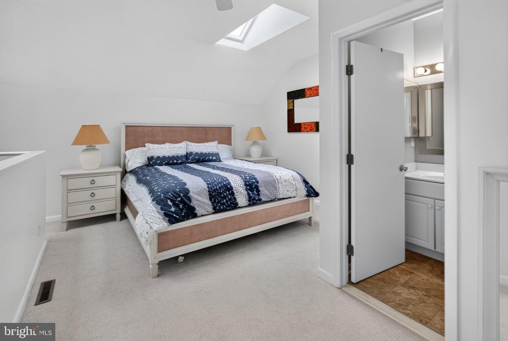 20898 EAST DRIVE Unit: 553