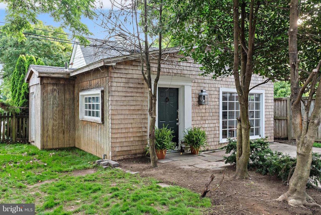 90 RIVER DRIVE