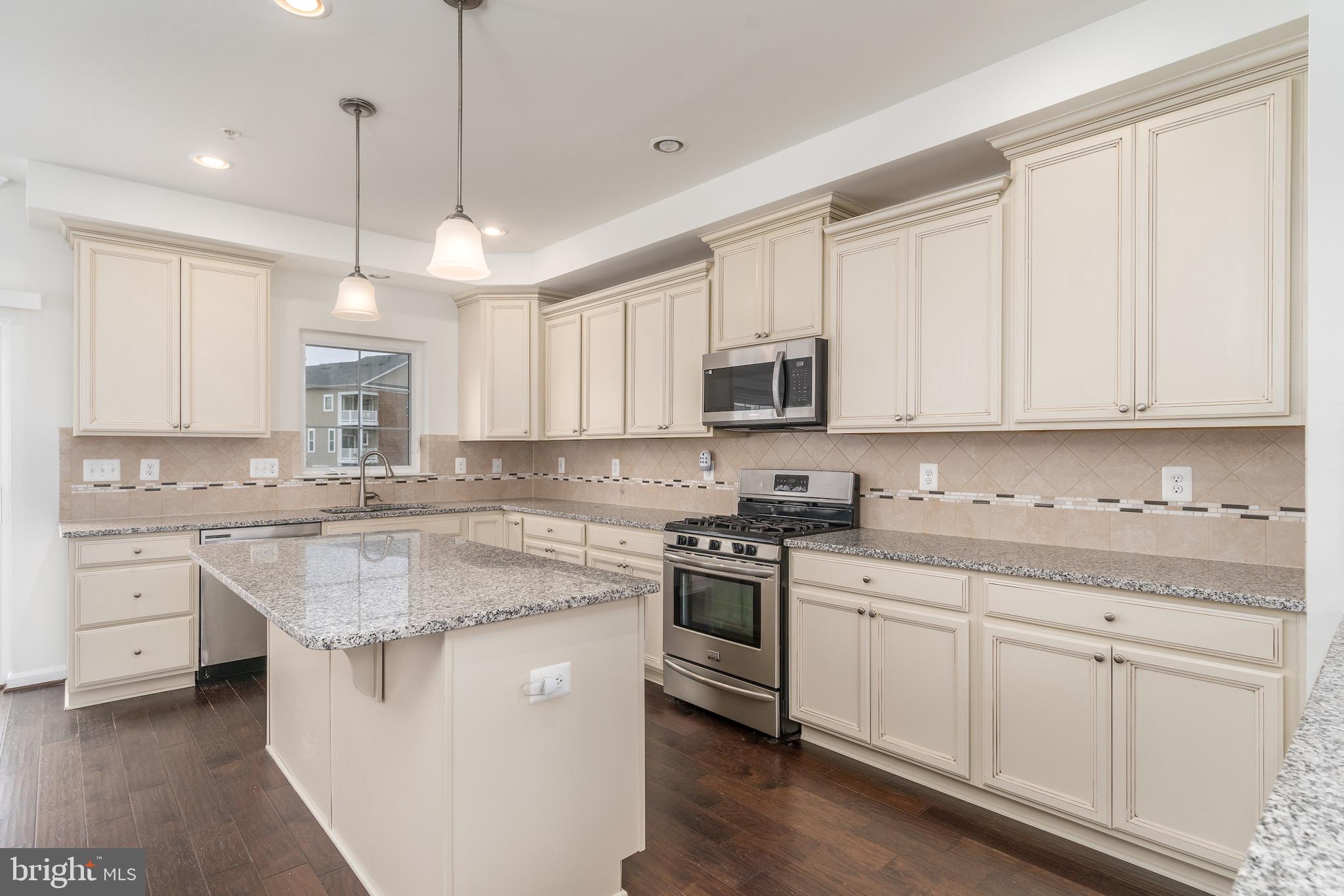 5427 SPOTSWOOD PLACE