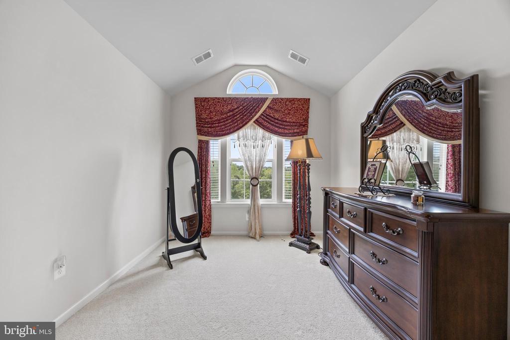 9175 BEALLS FARM ROAD