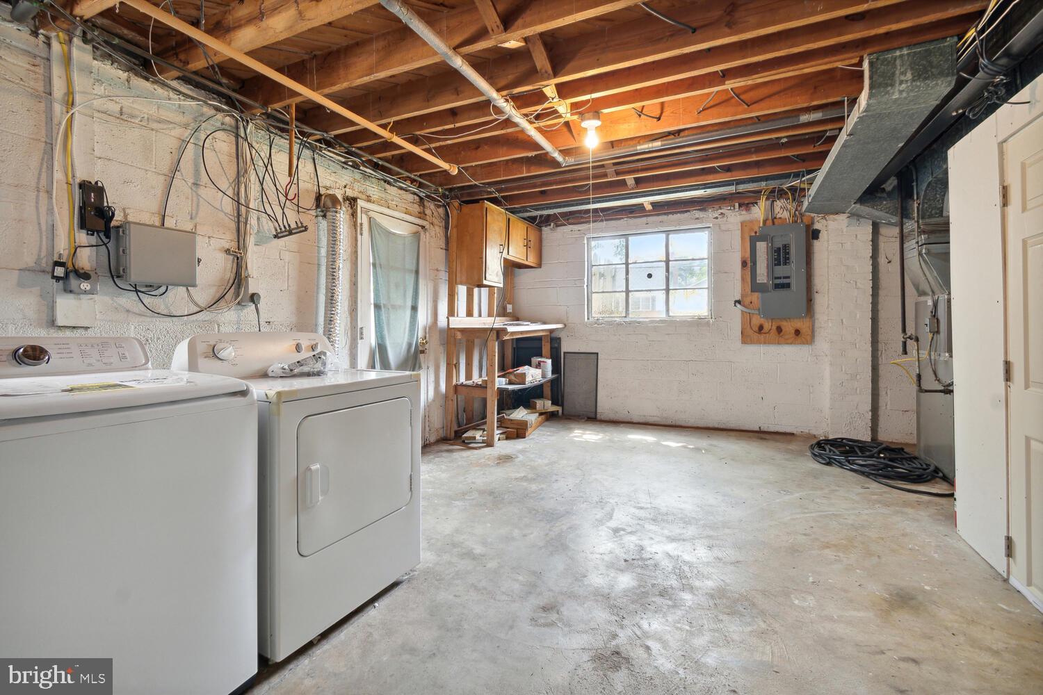2305 DOUGLAS COURT