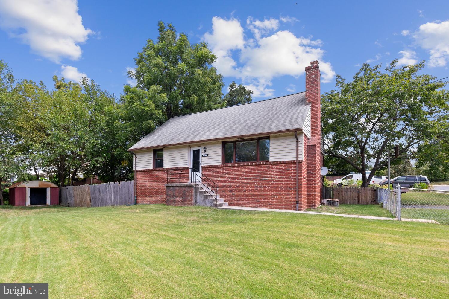 2305 DOUGLAS COURT